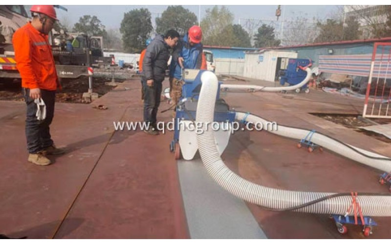 湖北襄陽客戶購買移動拋丸機(jī)去除鋼板的銹跡