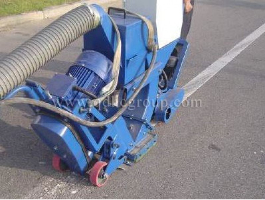 標(biāo)志線清理移動(dòng)路面拋丸機(jī)